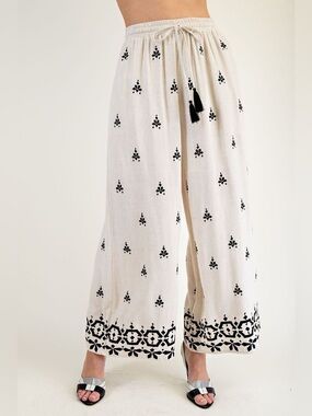 D4-2 🩷Embroidered Wide-Leg Cream Palazzo Pants